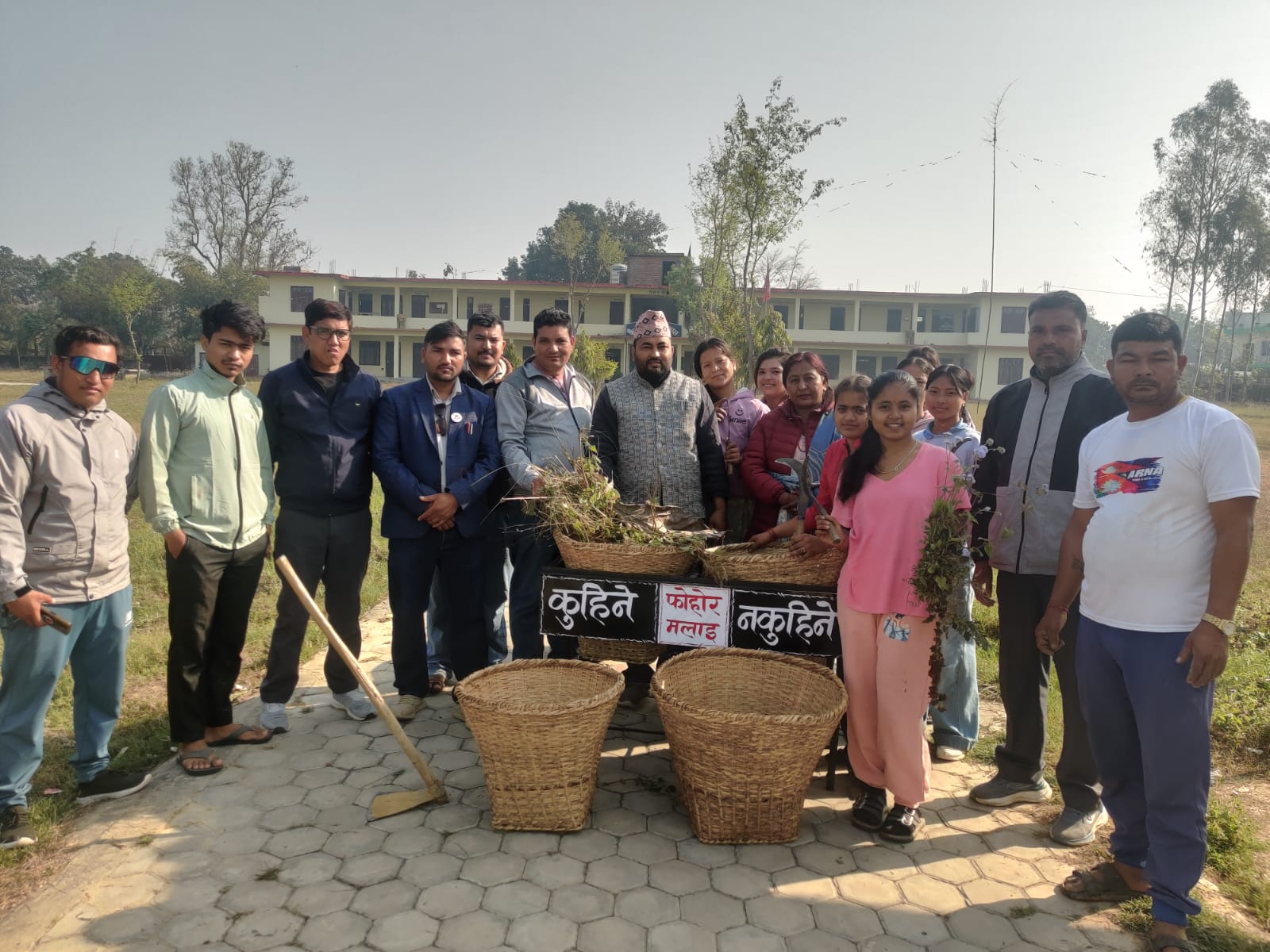 फूलबारी क्याम्पस धनगढी १८ फुलबारी कैलालीको आयोजनामा फूलबारी क्याम्पस परिसर सरसफाई कार्यक्रम सम्पन्न।